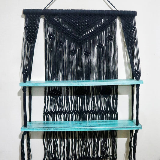 Raft Decorativ Suspendat Macrame Boho – Negru, Lemn și Bumbac Natural