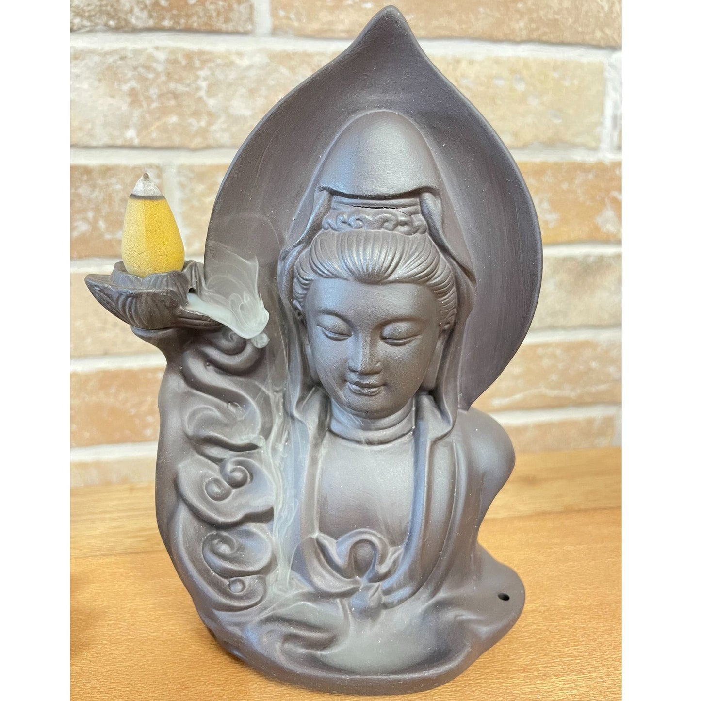 Suport decorativ pentru conuri parfumate – Buddha meditativ cu efect cascadă de fum