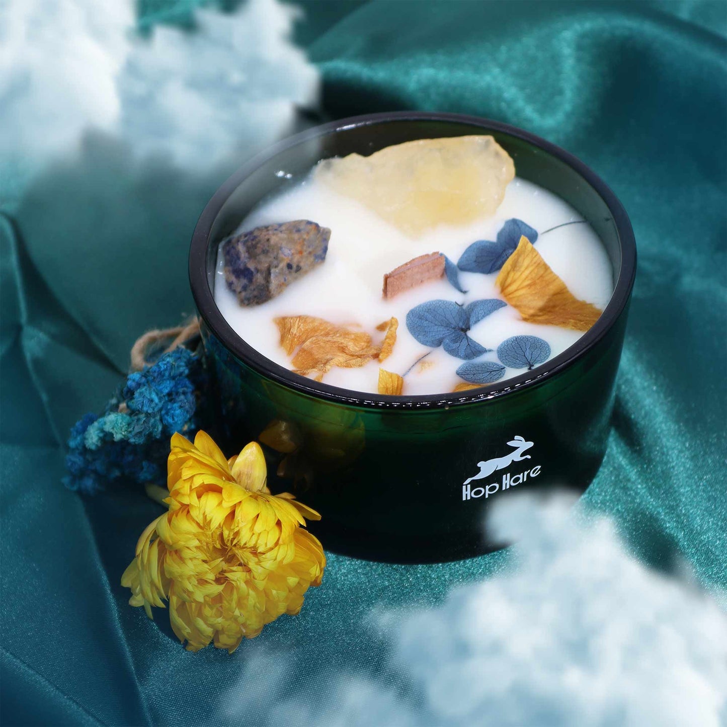 Lumânare parfumată cu cristale și flori uscate – Energie & Vitalitate