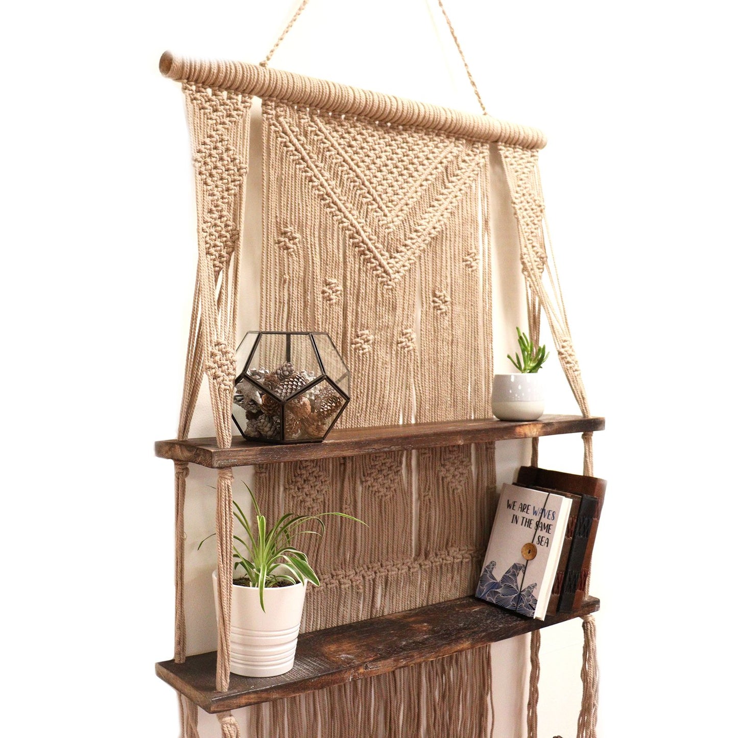Raft Decorativ Suspendat Macrame Boho – Maro, Lemn și Bumbac Natural