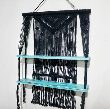 Raft Decorativ Suspendat Macrame Boho – Negru, Lemn și Bumbac Natural